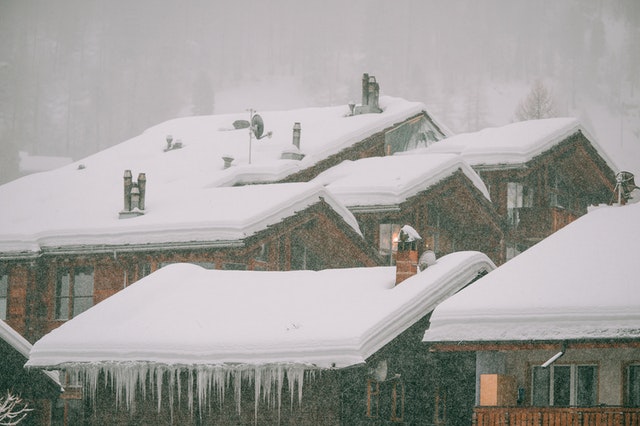 How Much Snow Can a Roof Hold?