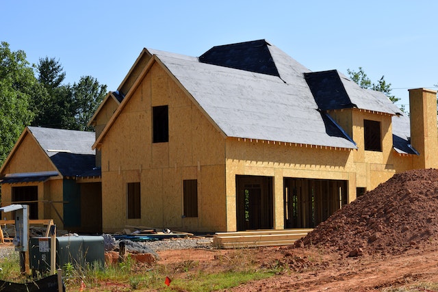 What You Should Know About Gutter Placement on Steep Roofs